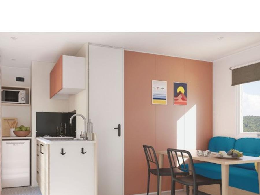 Camping Pas Cher vous présente avec son site Officiel campingpascher.fr, le Camping Le Robinson classé 3 étoiles, situé sur la commune de Colleville Sur Mer dans le département Calvados (Basse Normandie) en France. Le camping Le Robinson, vous présente un hébergement de type mobil-home de 22 m² pour 4 personnes. Le camping Le Robinson vous propose du sam. 15 août au sam. 22 août 2026, en promotion à -5% pour 7 nuits à 817 € au lieu de 860,0 € soit une Économie de 43 €. Cette location propose 59 dates différentes pour réserver votre séjour. Découvrez également les 8 autres gammes d'hébergements du camping. Les Avis clients pour le Camping Le Robinson sont excellents avec une note moyenne de 8 sur 10. Piscine chauffée, Piscine couverte, Animations familiales, Aire de jeux enfants, Baby-foot, Flipper, Pétanque, Randonnée, Salle de jeux vidéo, Dépôt de pain, Snack/Bar,... En savoir plus : cliquez-ICI.