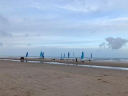 Camping Pas Cher vous présente avec son site Officiel campingpascher.fr, le Camping Le Robinson classé 3 étoiles, situé sur la commune de Colleville Sur Mer dans le département Calvados (Basse Normandie) en France. Le camping Le Robinson, vous présente un hébergement de type mobil-home. Le camping Le Robinson vous propose du sam. 19 septembre au sam. 26 septembre 2026, en promotion à -24% pour 7 nuits à 299 € au lieu de 398,0 € soit une Économie de 99 €. Cette location propose 25 dates différentes pour réserver votre séjour. Découvrez également les 1 autres gammes d'hébergements du camping. Les Avis clients pour le Camping Le Robinson sont excellents avec une note moyenne de 8 sur 10. Piscine chauffée, Piscine couverte, Animations familiales, Aire de jeux enfants, Baby-foot, Flipper, Pétanque, Randonnée, Salle de jeux vidéo, Dépôt de pain, Snack/Bar,... En savoir plus : cliquez-ICI.