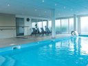 Camping Pas Cher vous présente avec son site Officiel campingpascher.fr, la Résidence Appart'hôtel Odalys - Colmar Centre classé 4 étoiles, située sur la commune de Colmar dans le département Haut-rhin (Alsace) en France. La résidence Appart'hôtel Odalys - Colmar Centre, vous présente un hébergement de type studio et télévision. La résidence Appart'hôtel Odalys - Colmar Centre vous propose du sam. 31 octobre au sam. 07 novembre 2026, en promotion à -9% pour 7 nuits à 642,60 € au lieu de 714,0 € soit une Économie de 71,40 €. Cette location propose 20 dates différentes pour réserver votre séjour. Découvrez également les 3 autres gammes d'hébergements de la résidence. Les Avis clients pour la Résidence Appart'hôtel Odalys - Colmar Centre sont excellents avec une note moyenne de 8 sur 10. Piscine chauffée, Piscine couverte, Canoë-kayak, Centre équestre, Court de tennis, Cyclisme, Golf, Plongée, Randonnée, Salle de fitness, Boulangerie, Buffet, Bureau de tabac, Station-service, Supermarché,... En savoir plus : cliquez-ICI.