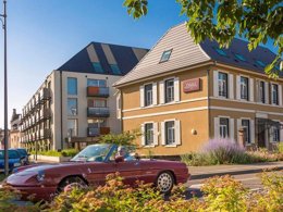 Camping Pas Cher vous présente avec son site Officiel campingpascher.fr, la Résidence Appart'hôtel Odalys La Rose D'Argent classé 4 étoiles, située sur la commune de Colmar dans le département Haut-rhin (Alsace) en France. La résidence Appart'hôtel Odalys La Rose D'Argent, vous présente un hébergement de type studio et télévision. La résidence Appart'hôtel Odalys La Rose D'Argent vous propose du sam. 17 janvier au sam. 24 janvier 2026, en promotion à -20% pour 7 nuits à 528,80 € au lieu de 661,0 € soit une Économie de 132,20 €. Cette location propose 83 dates différentes pour réserver votre séjour. Découvrez également les 3 autres gammes d'hébergements de la résidence. Les Avis clients pour la Résidence Appart'hôtel Odalys La Rose D'Argent sont excellents avec une note moyenne de 8 sur 10. Piscine chauffée, Piscine couverte, Canoë-kayak, Centre équestre, Court de tennis, Cyclisme, Golf, Plongée, Randonnée, Salle de fitness, Boulangerie, Buffet, Bureau de tabac, Station-service, Supermarché,... En savoir plus : cliquez-ICI.