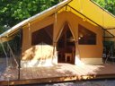 Cliquez pour découvrir toutes les photos de l'HÉBERGEMENT ! tente en toile et bois - camping Les Peupliers photo 2