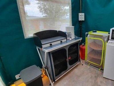 Cliquez pour découvrir toutes les photos de l'HÉBERGEMENT ! bungalow toilé - Les Chênes Clairs photo 2