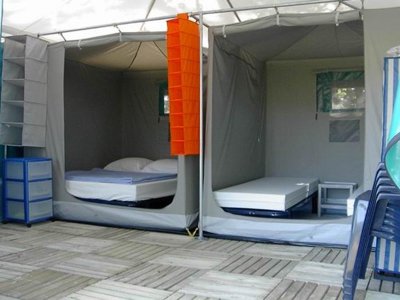 Cliquez pour découvrir toutes les photos de l'HÉBERGEMENT ! bungalow toilé - Les Chênes Clairs photo 3