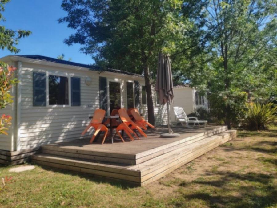Camping Pas Cher vous présente avec son site Officiel campingpascher.fr, le Camping La Digue classé 4 étoiles, situé sur la commune de Chauzon dans le département Ardèche (Rhône Alpes) en France. Le camping La Digue vous propose un hébergement de type mobil-home de 32 m². L'établissement vous propose 8 autres types d'hébergements. Découvrez tous nos séjours à petits prix dans la commune et aux alentours de Chauzon du département : Ardèche (Rhône Alpes). Les Avis clients pour le Camping La Digue sont excellents avec une note moyenne de 8 sur 10. Rivière, Piscine chauffée, Piscine extérieure, Animation enfants, Animations familiales, Aire de jeux enfants, Canoë-kayak, Centre équestre, Court de tennis, Cyclisme, Golf, Ping-pong, Pétanque, Randonnée, Bar, Dépôt de pain, Pizzeria, Plats à emporter, Snack/Bar, Épicerie,... En savoir plus : cliquez-ICI.