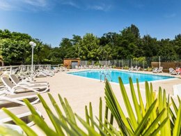 Camping Pas Cher vous présente avec son site Officiel campingpascher.fr, le Camping La Digue classé 4 étoiles, situé sur la commune de Chauzon dans le département Ardèche (Rhône Alpes) en France. Le camping La Digue vous propose un hébergement de type mobil-home de 32 m². L'établissement vous propose 8 autres types d'hébergements. Découvrez tous nos séjours à petits prix dans la commune et aux alentours de Chauzon du département : Ardèche (Rhône Alpes). Les Avis clients pour le Camping La Digue sont excellents avec une note moyenne de 8 sur 10. Rivière, Piscine chauffée, Piscine extérieure, Animation enfants, Animations familiales, Aire de jeux enfants, Canoë-kayak, Centre équestre, Court de tennis, Cyclisme, Golf, Ping-pong, Pétanque, Randonnée, Bar, Dépôt de pain, Pizzeria, Plats à emporter, Snack/Bar, Épicerie,... En savoir plus : cliquez-ICI.
