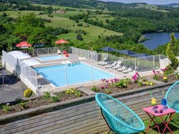 Camping Pas Cher vous présente avec son site Officiel campingpascher.fr, le Camping Flower De Mars classé 4 étoiles, situé sur la commune de Cordelle dans le département Loire (Rhône Alpes) en France. Le camping Flower De Mars, vous présente un hébergement de type tente de 16 m². Le camping Flower De Mars vous propose du dimanche 07 juin au dimanche 14 juin 2026 pour 7 nuits à 273€. Cette location propose 41 dates différentes pour réserver votre séjour. Découvrez également les 11 autres gammes d'hébergements du camping. Les Avis clients pour le Camping Flower De Mars sont excellents avec une note moyenne de 9 sur 10. Piscine chauffée, Piscine extérieure, Animation enfants, Animations familiales, Aire de jeux enfants, Baby-foot, Canoë-kayak, Cyclisme, Ping-pong, Pédalo, Pétanque, Randonnée, Structure gonflable enfants, Trampoline, Bar, Boulangerie, Dépôt de pain, Pizzeria, Plats à emporter, Snack/Bar, Supermarché, Épicerie,... En savoir plus : cliquez-ICI.