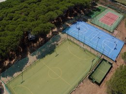 Camping Pas Cher vous présente avec son site Officiel campingpascher.fr, le Camping Villaggio Thurium classé 4 étoiles, situé sur la commune de Corigliano Rossano dans le département Cosenza (Calabre) en Italie. Le camping Villaggio Thurium, vous présente un hébergement de type mobil-home. Le camping Villaggio Thurium vous propose du sam. 30 mai au sam. 06 juin 2026, en promotion à -28% pour 7 nuits à 250 € au lieu de 350,0 € soit une Économie de 100 €. Cette location propose 12 dates différentes pour réserver votre séjour. Découvrez également les 1 autres gammes d'hébergements du camping. Les Avis clients pour le Camping Villaggio Thurium sont excellents avec une note moyenne de 10 sur 10. Mer, Piscine extérieure, Animations familiales, Club enfants, Aire de jeux enfants, Court de tennis, Ping-pong, Pétanque, Terrain de beach-volley, Terrain de football, Voile, kiteSurf, Bar, Bureau de tabac, Pizzeria, Plats à emporter, Restaurant, Snack/Bar, Épicerie,... En savoir plus : cliquez-ICI.