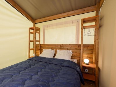 Cliquez pour découvrir toutes les photos de l'HÉBERGEMENT ! tente en toile et bois - Flower Le Kergariou photo 4