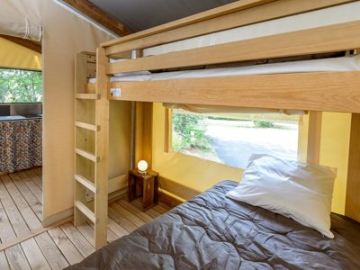 Cliquez pour découvrir toutes les photos de l'HÉBERGEMENT ! tente en toile et bois - Flower Le Kergariou photo 5