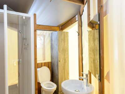 Cliquez pour découvrir toutes les photos de l'HÉBERGEMENT ! tente en toile et bois - Flower Le Kergariou photo 6