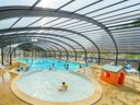 Camping Pas Cher vous présente avec son site Officiel campingpascher.fr, le Camping Flower Le Kergariou classé 3 étoiles, situé sur la commune de Clohars Carnoet dans le département Finistère (Bretagne) en France. Le camping Flower Le Kergariou vous propose un hébergement de type tente en toile et bois de 37 m² pour 3 personnes. L'établissement vous propose 11 autres types d'hébergements. Découvrez tous nos séjours à petits prix dans la commune et aux alentours de Clohars Carnoet du département : Finistère (Bretagne). Les Avis clients pour le Camping Flower Le Kergariou sont excellents avec une note moyenne de 8 sur 10. Piscine chauffée, Piscine couverte, Animation enfants, Animations familiales, Aire de jeux enfants, Baby-foot, Canoë-kayak, Centre équestre, Court de tennis, Golf, Parcours sportif, Ping-pong, Pétanque, Structure gonflable enfants, Bar, Dépôt de pain, Plats à emporter, Snack/Bar,... En savoir plus : cliquez-ICI.