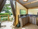 Cliquez pour découvrir toutes les photos de l'HÉBERGEMENT ! tente en toile et bois - camping Flower Le Kergariou photo 2