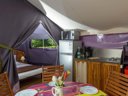 Cliquez pour découvrir toutes les photos de l'HÉBERGEMENT ! tente en toile et bois - camping Flower Le Kergariou photo 2