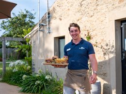 Camping Pas Cher vous présente avec son site Officiel campingpascher.fr, le Camping RCN La Ferme Du Latois classé 4 étoiles, situé sur la commune de Coex dans le département Vendée (Pays De La Loire) en France. Le camping RCN La Ferme Du Latois, vous présente un hébergement de type mobil-home de 29 m² avec climatisation. Le camping RCN La Ferme Du Latois vous propose du lundi 04 mai au lundi 11 mai 2026 pour 7 nuits à 417€. Cette location propose 112 dates différentes pour réserver votre séjour. Découvrez également les 18 autres gammes d'hébergements du camping. Les Avis clients pour le Camping RCN La Ferme Du Latois sont excellents avec une note moyenne de 8 sur 10. MerÉtang, Bassin enfant, Piscine extérieure, Animations familiales, Aire de jeux enfants, Golf, Ping-pong, Pétanque, Terrain de football, Trampoline, Bar, Dépôt de pain, Restaurant, Épicerie,... En savoir plus : cliquez-ICI.