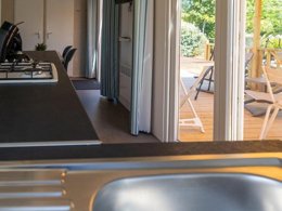 Camping Pas Cher vous présente avec son site Officiel campingpascher.fr, le Camping RCN La Ferme Du Latois classé 4 étoiles, situé sur la commune de Coex dans le département Vendée (Pays De La Loire) en France. Le camping RCN La Ferme Du Latois, vous présente un hébergement de type mobil-home de 32 m² avec climatisation et télévision. Le camping RCN La Ferme Du Latois vous propose du lundi 04 mai au lundi 11 mai 2026 pour 7 nuits à 415€. Cette location propose 113 dates différentes pour réserver votre séjour. Découvrez également les 18 autres gammes d'hébergements du camping. Les Avis clients pour le Camping RCN La Ferme Du Latois sont excellents avec une note moyenne de 8 sur 10. MerÉtang, Bassin enfant, Piscine extérieure, Animations familiales, Aire de jeux enfants, Golf, Ping-pong, Pétanque, Terrain de football, Trampoline, Bar, Dépôt de pain, Restaurant, Épicerie,... En savoir plus : cliquez-ICI.