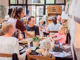 Camping Pas Cher vous présente avec son site Officiel campingpascher.fr, le Camping RCN La Ferme Du Latois classé 4 étoiles, situé sur la commune de Coex dans le département Vendée (Pays De La Loire) en France. Le camping RCN La Ferme Du Latois, vous présente un hébergement de type mobil-home pour 1 personne et télévision. Le camping RCN La Ferme Du Latois vous propose du lundi 04 mai au lundi 11 mai 2026 pour 7 nuits à 540€. Cette location propose 101 dates différentes pour réserver votre séjour. Découvrez également les 18 autres gammes d'hébergements du camping. Les Avis clients pour le Camping RCN La Ferme Du Latois sont excellents avec une note moyenne de 8 sur 10. MerÉtang, Bassin enfant, Piscine extérieure, Animations familiales, Aire de jeux enfants, Golf, Ping-pong, Pétanque, Terrain de football, Trampoline, Bar, Dépôt de pain, Restaurant, Épicerie,... En savoir plus : cliquez-ICI.