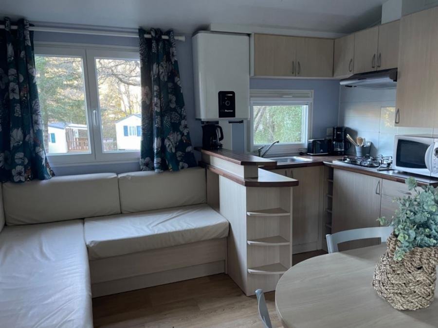 Camping Pas Cher vous présente avec son site Officiel campingpascher.fr, le Camping Le Mas De Reilhe classé 4 étoiles, situé sur la commune de Crespian dans le département Gard (Languedoc Roussillon) en France. Le camping Le Mas De Reilhe vous propose un hébergement de type mobil-home de 27 m² pour 2 personnes avec climatisation (télévision). L'établissement vous propose 12 autres types d'hébergements. Découvrez tous nos séjours à petits prix dans la commune et aux alentours de Crespian du département : Gard (Languedoc Roussillon). Les Avis clients pour le Camping Le Mas De Reilhe sont excellents avec une note moyenne de 8 sur 10. MerRivière, Piscine chauffée, Piscine extérieure, Animation ados, Animations familiales, Club enfants, Aire de jeux enfants, Baby-foot, Canoë-kayak, Centre équestre, Golf, Parcours sportif, Ping-pong, Pétanque, Randonnée, Structure gonflable enfants, Terrain multisports, Trampoline, Bar, Boulangerie, Plats à emporter, Restaurant, Supermarché, Épicerie,... En savoir plus : cliquez-ICI.