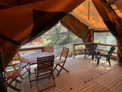 Cliquez pour découvrir toutes les photos de l'HÉBERGEMENT ! tente en toile et bois - Le Mas De Reilhe photo 6