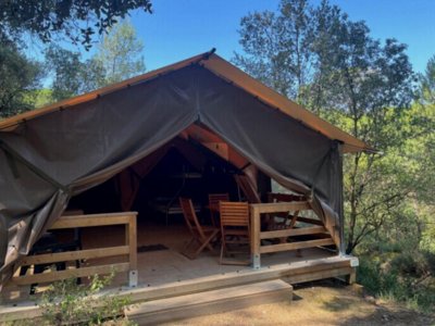 Cliquez pour découvrir toutes les photos de l'HÉBERGEMENT ! tente en toile et bois - Le Mas De Reilhe photo 9