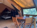 Cliquez pour découvrir toutes les photos de l'HÉBERGEMENT ! tente en toile et bois - camping Le Mas De Reilhe photo 2