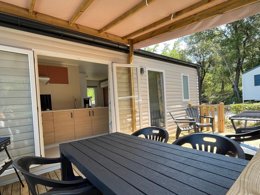 Camping Pas Cher vous présente avec son site Officiel campingpascher.fr, le Camping Le Mas De Reilhe classé 4 étoiles, situé sur la commune de Crespian dans le département Gard (Languedoc Roussillon) en France. Le camping Le Mas De Reilhe, vous présente un hébergement de type bungalow toilé de 13 m² pour 2 personnes. Le camping Le Mas De Reilhe vous propose du mercredi 01 avril au mercredi 08 avril 2026 pour 7 nuits à 280€. Cette location propose 177 dates différentes pour réserver votre séjour. Découvrez également les 12 autres gammes d'hébergements du camping. Les Avis clients pour le Camping Le Mas De Reilhe sont excellents avec une note moyenne de 8 sur 10. MerRivière, Piscine chauffée, Piscine extérieure, Animation ados, Animations familiales, Club enfants, Aire de jeux enfants, Baby-foot, Canoë-kayak, Centre équestre, Golf, Parcours sportif, Ping-pong, Pétanque, Randonnée, Structure gonflable enfants, Terrain multisports, Trampoline, Bar, Boulangerie, Plats à emporter, Restaurant, Supermarché, Épicerie,... En savoir plus : cliquez-ICI.