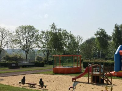 Cliquez pour découvrir toutes les photos de l'ÉTABLISSEMENT ! camping Le Mont Joli Bois photo 3