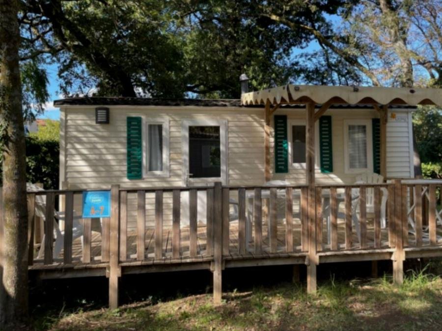 Camping Pas Cher vous présente avec son site Officiel campingpascher.fr, le Camping Paradis Marina Paradise classé 4 étoiles, situé sur la commune de Cogolin dans le département Var (Provence Alpes Côte D'azur) en France. Le camping Paradis Marina Paradise, vous présente un hébergement de type mobil-home de 20 m² avec climatisation. Le camping Paradis Marina Paradise vous propose du sam. 06 juin au sam. 13 juin 2026, en promotion à -12% pour 7 nuits à 307 € au lieu de 350,0 € soit une Économie de 43 €. Cette location propose 19 dates différentes pour réserver votre séjour. Découvrez également les 11 autres gammes d'hébergements du camping. Les Avis clients pour le Camping Paradis Marina Paradise sont de 7 sur 10. Mer, Piscine extérieure, Animations familiales, Club enfants, Aire de jeux enfants, Court de tennis, Ping-pong, Pétanque, Terrain de volley-ball, Terrain multisports, Bar, Pizzeria, Plats à emporter, Restaurant, Snack/Bar, Épicerie,... En savoir plus : cliquez-ICI.