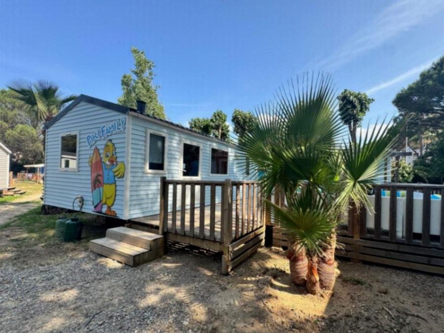 Camping Pas Cher vous présente avec son site Officiel campingpascher.fr, le Camping Paradis Marina Paradise classé 4 étoiles, situé sur la commune de Cogolin dans le département Var (Provence Alpes Côte D'azur) en France. Le camping Paradis Marina Paradise vous propose un hébergement de type bungalow (télévision). L'établissement vous propose 12 autres types d'hébergements. Découvrez tous nos séjours à petits prix dans la commune et aux alentours de Cogolin du département : Var (Provence Alpes Côte D'azur). Les Avis clients pour le Camping Paradis Marina Paradise sont de 7 sur 10. Mer, Piscine extérieure, Animations familiales, Club enfants, Aire de jeux enfants, Court de tennis, Ping-pong, Pétanque, Terrain de volley-ball, Terrain multisports, Bar, Pizzeria, Plats à emporter, Restaurant, Snack/Bar, Épicerie,... En savoir plus : cliquez-ICI.