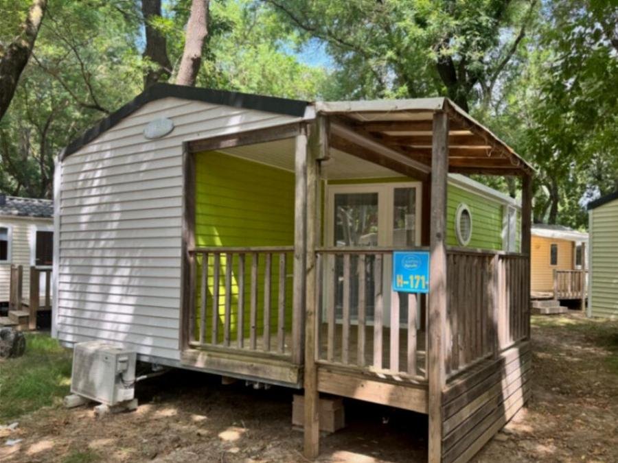 Camping Pas Cher vous présente avec son site Officiel campingpascher.fr, le Camping Paradis Marina Paradise classé 4 étoiles, situé sur la commune de Cogolin dans le département Var (Provence Alpes Côte D'azur) en France. Le camping Paradis Marina Paradise, vous présente un hébergement de type mobil-home de 32 m² avec climatisation. Le camping Paradis Marina Paradise vous propose du sam. 19 septembre au sam. 26 septembre 2026, en promotion à -13% pour 7 nuits à 327 € au lieu de 377,0 € soit une Économie de 50 €. Cette location propose 12 dates différentes pour réserver votre séjour. Découvrez également les 11 autres gammes d'hébergements du camping. Les Avis clients pour le Camping Paradis Marina Paradise sont de 7 sur 10. Mer, Piscine extérieure, Animations familiales, Club enfants, Aire de jeux enfants, Court de tennis, Ping-pong, Pétanque, Terrain de volley-ball, Terrain multisports, Bar, Pizzeria, Plats à emporter, Restaurant, Snack/Bar, Épicerie,... En savoir plus : cliquez-ICI.