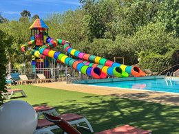 Camping Pas Cher vous présente avec son site Officiel campingpascher.fr, le Camping Paradis Marina Paradise classé 4 étoiles, situé sur la commune de Cogolin dans le département Var (Provence Alpes Côte D'azur) en France. Le camping Paradis Marina Paradise vous propose un hébergement de type bungalow (télévision). L'établissement vous propose 12 autres types d'hébergements. Découvrez tous nos séjours à petits prix dans la commune et aux alentours de Cogolin du département : Var (Provence Alpes Côte D'azur). Les Avis clients pour le Camping Paradis Marina Paradise sont de 7 sur 10. Mer, Piscine extérieure, Animations familiales, Club enfants, Aire de jeux enfants, Court de tennis, Ping-pong, Pétanque, Terrain de volley-ball, Terrain multisports, Bar, Pizzeria, Plats à emporter, Restaurant, Snack/Bar, Épicerie,... En savoir plus : cliquez-ICI.
