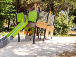 Camping Pas Cher vous présente avec son site Officiel campingpascher.fr, le Camping Paradis Marina Paradise classé 4 étoiles, situé sur la commune de Cogolin dans le département Var (Provence Alpes Côte D'azur) en France. Le camping Paradis Marina Paradise vous propose un hébergement de type mobil-home de 31 m² avec climatisation. L'établissement vous propose 7 autres types d'hébergements. Découvrez tous nos séjours à petits prix dans la commune et aux alentours de Cogolin du département : Var (Provence Alpes Côte D'azur). Les Avis clients pour le Camping Paradis Marina Paradise sont de 7 sur 10. Mer, Piscine extérieure, Animations familiales, Club enfants, Aire de jeux enfants, Court de tennis, Ping-pong, Pétanque, Terrain de volley-ball, Terrain multisports, Bar, Pizzeria, Plats à emporter, Restaurant, Snack/Bar, Épicerie,... En savoir plus : cliquez-ICI.