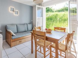 Camping Pas Cher vous présente avec son site Officiel campingpascher.fr, la Résidence Odalys Référence Horizon Morgat, située sur la commune de Crozon dans le département Finistère (Bretagne) en France. La résidence Odalys Référence Horizon Morgat vous propose un hébergement de type maison de 42 m² pour 2 personnes (télévision). Cet hébergement propose plus de 38 dates différentes pour réserver ! Pour dévouvrir la période la moins chère, consultez la rubrique 'Tarifs' et sélectionnez votre mois de départ. L'établissement vous propose 3 autres types d'hébergements. Découvrez tous nos séjours à petits prix dans la commune et aux alentours de Crozon du département : Finistère (Bretagne). Les Avis clients pour la Résidence Odalys Référence Horizon Morgat sont excellents avec une note moyenne de 8 sur 10. Piscine chauffée, Piscine extérieure, Aire de jeux enfants, Canoë-kayak, Centre équestre, Court de tennis, Ping-pong, Pétanque, Salle de fitness, Terrain multisports,... En savoir plus : cliquez-ICI.