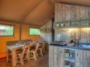 Cliquez pour découvrir toutes les photos de l'HÉBERGEMENT ! tente en toile et bois - camping Cisano San Vito photo 3