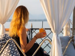 Camping Pas Cher vous présente avec son site Officiel campingpascher.fr, le Camping San Francesco Desenzano classé 4 étoiles, situé sur la commune de Desenzano Del Garda dans le département Brescia (Lombardie) en Italie. Le camping San Francesco Desenzano vous propose un hébergement de type appartement de 70 m² avec climatisation. L'établissement vous propose 11 autres types d'hébergements. Découvrez tous nos séjours à petits prix dans la commune et aux alentours de Desenzano Del Garda du département : Brescia (Lombardie). Lac, Piscine extérieure, Animations familiales, Club enfants, Aire de jeux enfants, Court de tennis, Golf, Salle de fitness, Structure gonflable enfants, Terrain de football, Bar, Pizzeria, Snack/Bar, Épicerie,... En savoir plus : cliquez-ICI.