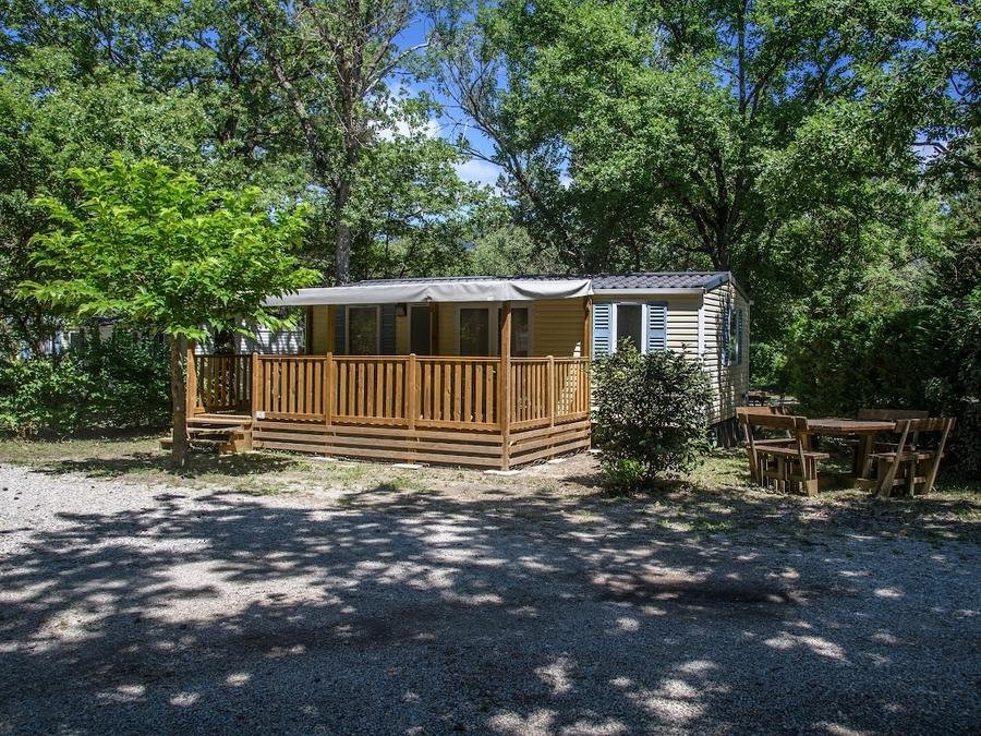 Camping Pas Cher vous présente avec son site Officiel campingpascher.fr, le Camping Flower La Pinède classé 4 étoiles, situé sur la commune de Die dans le département Drome (Rhône Alpes) en France. Le camping Flower La Pinède, vous présente un hébergement de type mobil-home de 33 m² avec climatisation. Le camping Flower La Pinède vous propose du vendredi 05 juin au vendredi 12 juin 2026 avec un DÉPART DEMAIN pour 7 nuits à 686€. Cette location propose 23 dates différentes pour réserver votre séjour. Découvrez également les 14 autres gammes d'hébergements du camping. Les Avis clients pour le Camping Flower La Pinède sont excellents avec une note moyenne de 8 sur 10. Rivière, Piscine chauffée, Piscine extérieure, Animation ados, Animation enfants, Animations familiales, Club enfants, Aire de jeux enfants, Canoë-kayak, Canyoning, Centre équestre, Ping-pong, Pétanque, Terrain multisports, Bar, Boulangerie, Dépôt de pain, Plats à emporter, Restaurant, Snack/Bar, Station-service, Supermarché, Épicerie,... En savoir plus : cliquez-ICI.