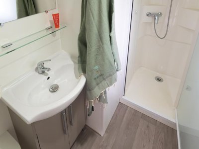 Cliquez pour découvrir toutes les photos de l'HÉBERGEMENT ! mobil-home - Flower La Pinède photo 5