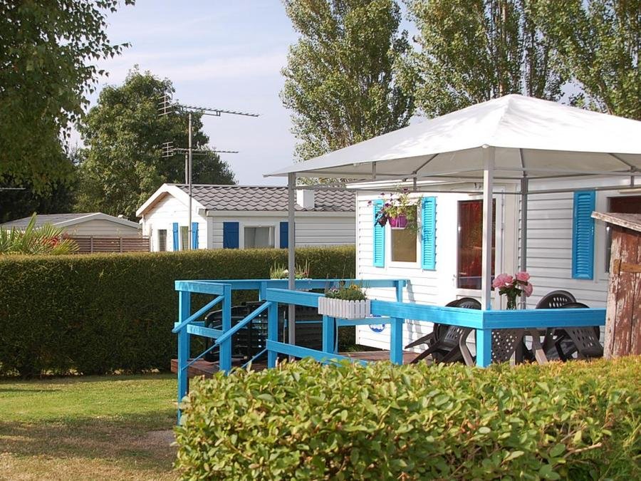 Camping Pas Cher vous présente avec son site Officiel campingpascher.fr, le Camping Du Golf classé 3 étoiles, situé sur la commune de Dives Sur Mer dans le département Calvados (Basse Normandie) en France. Le camping Du Golf vous propose un hébergement de type mobil-home de 16 m². L'établissement vous propose 7 autres types d'hébergements. Découvrez tous nos séjours à petits prix dans la commune et aux alentours de Dives Sur Mer du département : Calvados (Basse Normandie). Les Avis clients pour le Camping Du Golf sont excellents avec une note moyenne de 8 sur 10. LacMerÉtang, Piscine extérieure, Animations familiales, Aire de jeux enfants, Baby-foot, Ping-pong, Pétanque, Randonnée, Voile, Bar, Dépôt de pain, Épicerie,... En savoir plus : cliquez-ICI.