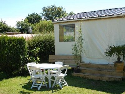Cliquez pour découvrir toutes les photos de l'HÉBERGEMENT ! bungalow toilé - Du Golf photo 3
