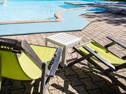 Camping Pas Cher vous présente avec son site Officiel campingpascher.fr, le Camping Le Bois Des Ecureuils classé 2 étoiles, situé sur la commune de Domazan dans le département Gard (Languedoc Roussillon) en France. Le camping Le Bois Des Ecureuils, vous présente un hébergement de type mobil-home de 26 m². Le camping Le Bois Des Ecureuils vous propose du jeudi 30 avril au jeudi 07 mai 2026 pour 7 nuits à 270€. Cette location propose 93 dates différentes pour réserver votre séjour. Découvrez également les 5 autres gammes d'hébergements du camping. Les Avis clients pour le Camping Le Bois Des Ecureuils sont excellents avec une note moyenne de 8 sur 10. Piscine extérieure, Animations familiales, Aire de jeux enfants, Centre équestre, Pétanque, Bar, Dépôt de pain, Supermarché,... En savoir plus : cliquez-ICI.