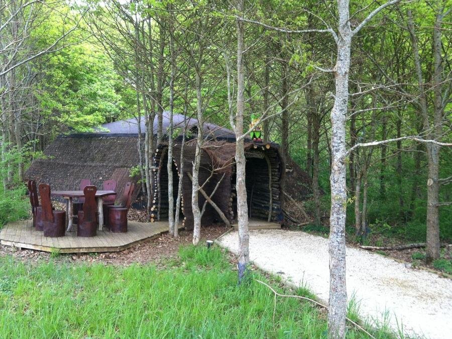 Camping Pas Cher vous présente avec son site Officiel campingpascher.fr, le Camping DéfiPlanet' classé 4 étoiles, situé sur la commune de Dienne dans le département Vienne (Poitou Charentes) en France. Le camping DéfiPlanet', vous présente un hébergement de type hébergement insolite de 75 m² pour 2 personnes et télévision. Le camping DéfiPlanet' vous propose du dimanche 13 septembre au dimanche 20 septembre 2026 pour 7 nuits à 882€. Cette location propose 78 dates différentes pour réserver votre séjour. Découvrez également les 24 autres gammes d'hébergements du camping. Les Avis clients pour le Camping DéfiPlanet' sont de 7 sur 10. Lagon, Piscine couverte, Animations familiales, Aire de jeux enfants, Pétanque, Dépôt de pain, Plats à emporter, Snack/Bar, Épicerie,... En savoir plus : cliquez-ICI.