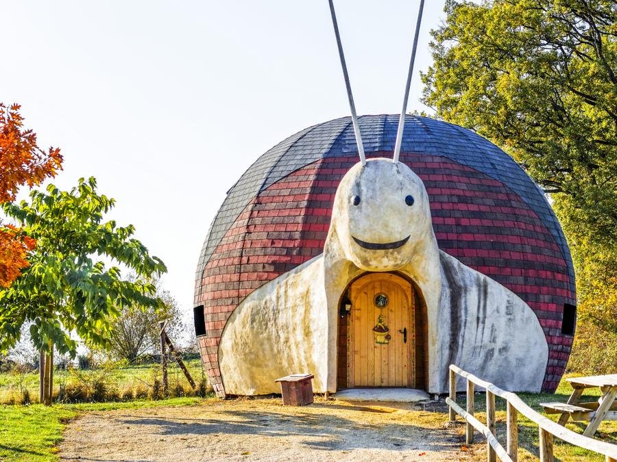 Camping Pas Cher vous présente avec son site Officiel campingpascher.fr, le Camping DéfiPlanet' classé 4 étoiles, situé sur la commune de Dienne dans le département Vienne (Poitou Charentes) en France. Le camping DéfiPlanet', vous présente un hébergement de type hébergement insolite de 47 m² pour 6 personnes avec climatisation. Le camping DéfiPlanet' vous propose du sam. 26 septembre au sam. 03 octobre 2026 pour 7 nuits à 840€. Cette location propose 26 dates différentes pour réserver votre séjour. Découvrez également les 23 autres gammes d'hébergements du camping. Les Avis clients pour le Camping DéfiPlanet' sont de 7 sur 10. Piscine chauffée, Piscine couverte, Animations familiales, Aire de jeux enfants, Centre équestre, Pétanque, Dépôt de pain, Plats à emporter, Snack/Bar, Épicerie,... En savoir plus : cliquez-ICI.
