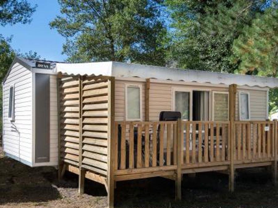 Camping Pas Cher vous présente avec son site Officiel campingpascher.fr, le Camping Les Eaux Chaudes classé 3 étoiles, situé sur la commune de Digne Les Bains dans le département Alpes-de-haute-provence (Provence Alpes Côte D'azur) en France. Le camping Les Eaux Chaudes, vous présente un hébergement de type maison de 30 m² pour 6 personnes et télévision. Le camping Les Eaux Chaudes vous propose du sam. 29 août au sam. 05 septembre 2026 pour 7 nuits à 630€. Cette location propose 19 dates différentes pour réserver votre séjour. Découvrez également les 17 autres gammes d'hébergements du camping. Les Avis clients pour le Camping Les Eaux Chaudes sont excellents avec une note moyenne de 8 sur 10. Piscine chauffée, Piscine extérieure, Animations familiales, Club enfants, Aire de jeux enfants, Baby-foot, Centre équestre, Golf, Ping-pong, Pétanque, Terrain de volley-ball, Bar, Dépôt de pain, Food truck, Pizzeria, Plats à emporter, Snack/Bar,... En savoir plus : cliquez-ICI.