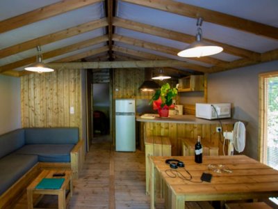 Cliquez pour découvrir toutes les photos de l'HÉBERGEMENT ! tente en toile et bois - Les Eaux Chaudes photo 4