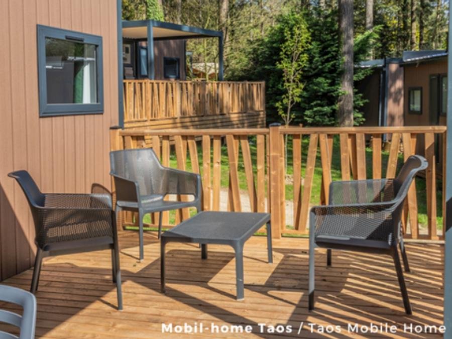 Camping Pas Cher vous présente avec son site Officiel campingpascher.fr, le Camping Les Ormes, Domaine Et Resort classé 5 étoiles, situé sur la commune de Dol De Bretagne dans le département Ille-et-vilaine (Bretagne) en France. Le camping Les Ormes, Domaine Et Resort, vous présente un hébergement de type mobil-home de 40 m² et télévision. Le camping Les Ormes, Domaine Et Resort vous propose du sam. 05 septembre au sam. 12 septembre 2026 pour 7 nuits à 810€. Cette location propose 11 dates différentes pour réserver votre séjour. Découvrez également les 8 autres gammes d'hébergements du camping. Les Avis clients pour le Camping Les Ormes, Domaine Et Resort sont de 7 sur 10. Parc aquatique, Piscine couverte, Piscine extérieure, Animations familiales, Club enfants, Aire de jeux enfants, Baby-foot, Canoë-kayak, Centre équestre, Court de tennis, Golf, Location de bateaux, Ping-pong, Pétanque, Randonnée, Salle de jeux vidéo, Terrain multisports, Voile, Bar, Dépôt de pain, Pizzeria, Plats à emporter, Restaurant, Épicerie,... En savoir plus : cliquez-ICI.