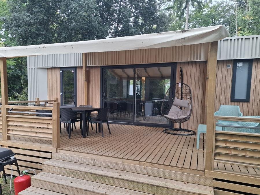 Camping Pas Cher vous présente avec son site Officiel campingpascher.fr, le Camping Les Ormes, Domaine Et Resort classé 5 étoiles, situé sur la commune de Dol De Bretagne dans le département Ille-et-vilaine (Bretagne) en France. Le camping Les Ormes, Domaine Et Resort, vous présente un hébergement de type mobil-home de 40 m² pour 6 personnes avec climatisation. Le camping Les Ormes, Domaine Et Resort vous propose du sam. 12 septembre au sam. 19 septembre 2026, en promotion à -10% pour 7 nuits à 1260 € au lieu de 1400,0 € soit une Économie de 140 €. Cette location propose 3 dates différentes pour réserver votre séjour. Découvrez également les 9 autres gammes d'hébergements du camping. Les Avis clients pour le Camping Les Ormes, Domaine Et Resort sont excellents avec une note moyenne de 8 sur 10. Parc aquatique, Piscine couverte, Piscine extérieure, Animations familiales, Club enfants, Aire de jeux enfants, Baby-foot, Canoë-kayak, Centre équestre, Court de tennis, Golf, Location de bateaux, Ping-pong, Pétanque, Randonnée, Salle de jeux vidéo, Terrain multisports, Voile, Bar, Dépôt de pain, Pizzeria, Plats à emporter, Restaurant, Épicerie,... En savoir plus : cliquez-ICI.