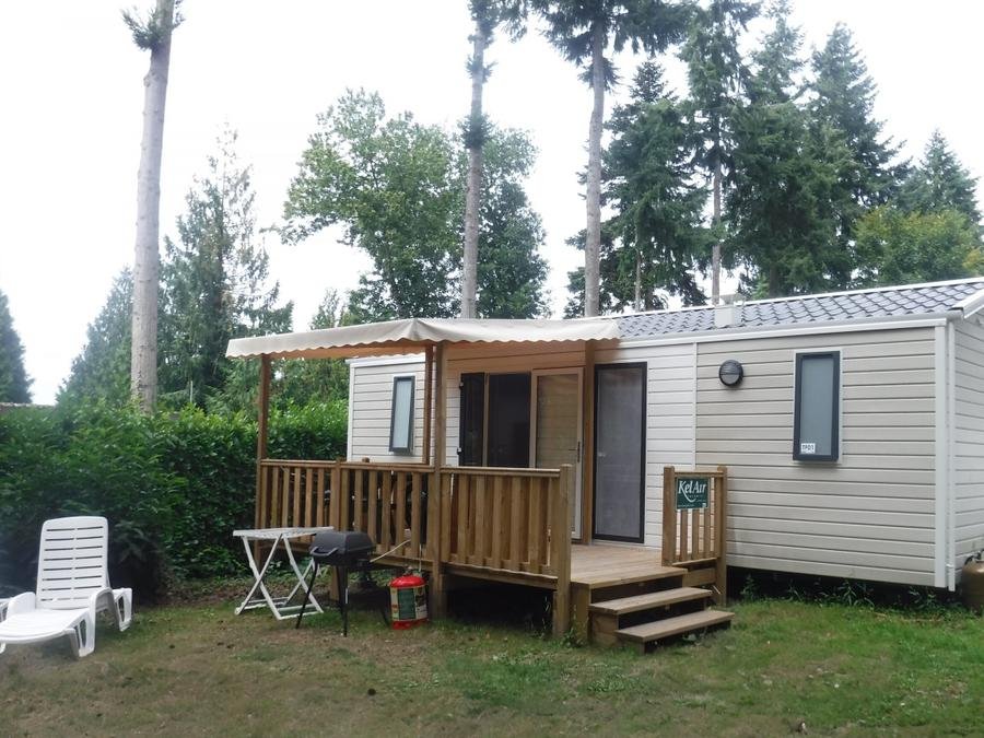 Camping Pas Cher vous présente avec son site Officiel campingpascher.fr, le Camping Les Ormes, Domaine Et Resort classé 5 étoiles, situé sur la commune de Dol De Bretagne dans le département Ille-et-vilaine (Bretagne) en France. Le camping Les Ormes, Domaine Et Resort, vous présente un hébergement de type mobil-home de 28 m² pour 5 personnes. Le camping Les Ormes, Domaine Et Resort vous propose du sam. 06 juin au sam. 13 juin 2026, en promotion à -15% pour 7 nuits à 696 € au lieu de 819,0 € soit une Économie de 123 €. Cette location propose 8 dates différentes pour réserver votre séjour. Découvrez également les 8 autres gammes d'hébergements du camping. Les Avis clients pour le Camping Les Ormes, Domaine Et Resort sont de 7 sur 10. Parc aquatique, Piscine couverte, Piscine extérieure, Animations familiales, Club enfants, Aire de jeux enfants, Baby-foot, Canoë-kayak, Centre équestre, Court de tennis, Golf, Location de bateaux, Ping-pong, Pétanque, Randonnée, Salle de jeux vidéo, Terrain multisports, Voile, Bar, Dépôt de pain, Pizzeria, Plats à emporter, Restaurant, Épicerie,... En savoir plus : cliquez-ICI.