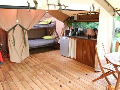Cliquez pour découvrir toutes les photos de l'HÉBERGEMENT ! tente en toile et bois - Les Floralies photo 2