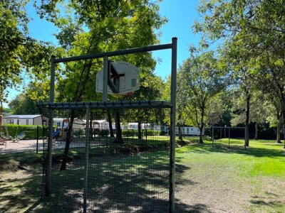Cliquez pour découvrir toutes les photos de l'HÉBERGEMENT ! tente en toile et bois - Les Floralies photo 9