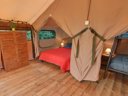 Cliquez pour découvrir toutes les photos de l'HÉBERGEMENT ! tente en toile et bois - camping Les Floralies photo 3