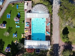 Camping Pas Cher vous présente avec son site Officiel campingpascher.fr, le Camping Ostrea classé 4 étoiles, situé sur la commune de Dolus D'oléron dans le département Charente-maritime (Poitou Charentes) en France. Le camping Ostrea vous propose un hébergement de type mobil-home. L'établissement vous propose 22 autres types d'hébergements. Découvrez tous nos séjours à petits prix dans la commune et aux alentours de Dolus D'oléron du département : Charente-maritime (Poitou Charentes). Les Avis clients pour le Camping Ostrea sont excellents avec une note moyenne de 8 sur 10. Piscine chauffée, Piscine extérieure, Animations familiales, Aire de jeux enfants, Baby-foot, Centre équestre, Court de tennis, Ping-pong, Pétanque, Terrain de beach-volley, Terrain multisports, Dépôt de pain, Snack/Bar, Épicerie,... En savoir plus : cliquez-ICI.